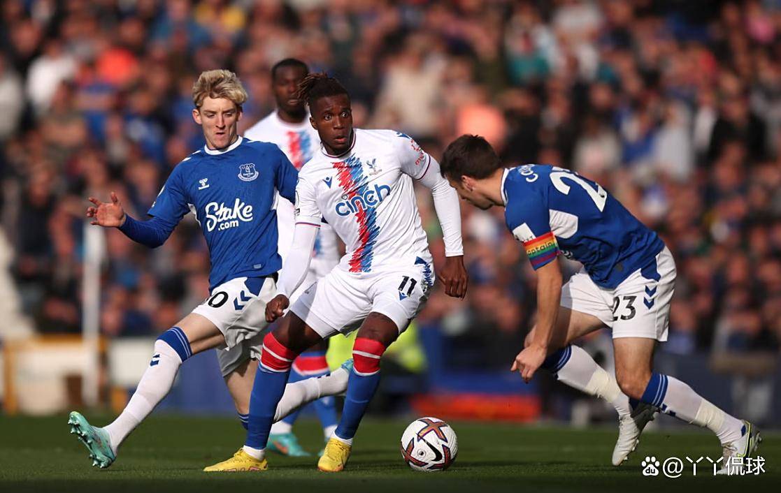 开云足球直播-埃弗顿连续取胜，升至欧战席位